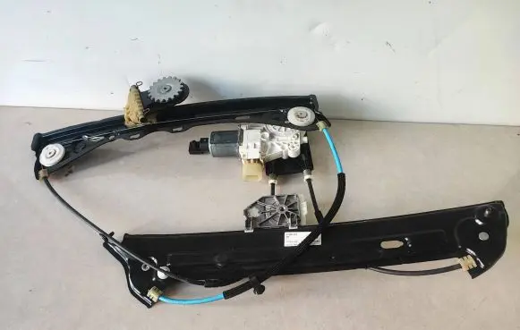 BMW 4 F36 Gran coupe Front door window regulator with motor 7326327