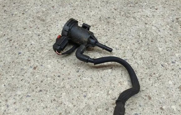 Mercedes-Benz GL X166 Vacuum valve A0014760532 1013B