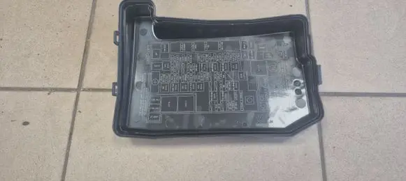 Toyota Auris E180 Fuse box cover 8266202B71