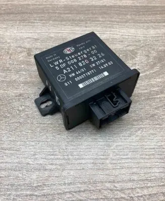 Mercedes-Benz E W211 Light module LCM A2118203226 5DF008278