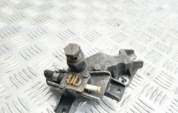 Volvo S70 V70 V70 XC Fuel filter bracket/mount holder 074127445A