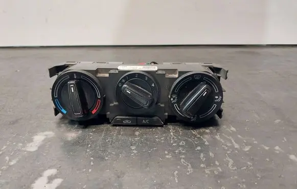 Skoda Fabia Mk3 (NJ) Climate control/heater control trim 6V0820045A