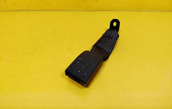 Mitsubishi Space Star Middle seatbelt buckle (rear) 