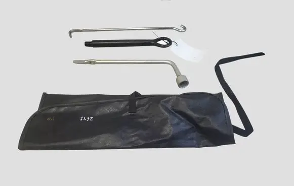 Toyota RAV 4 (XA50) Tool set