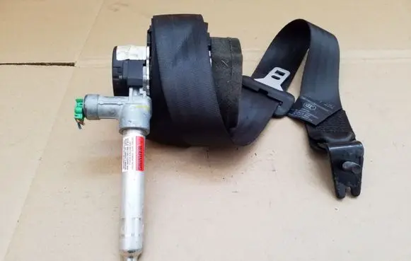 Volvo C30 Rear seatbelt 6061401R0C