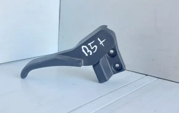 Volkswagen PASSAT B5.5 Engine bonnet (hood) release handle 3B1823533
