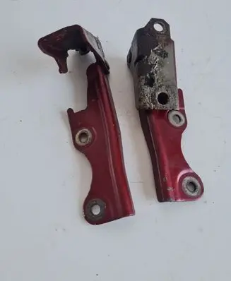 Engine bonnet/hood hinges