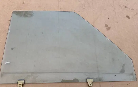 Nissan Patrol 160 Front door window glass four-door 80300C7100