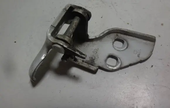 Peugeot Boxer Front door lower hinge 