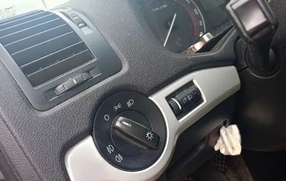 Skoda Octavia Mk2 (1Z) Light switch