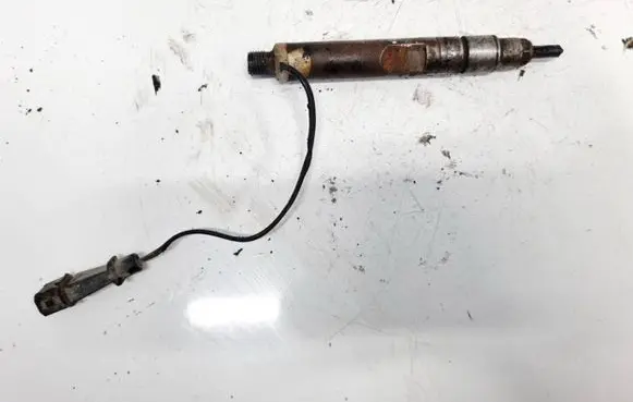 Volkswagen Golf III Fuel injector 028130201J