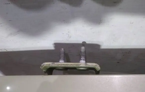 Volvo V50 Tailgate/trunk/boot hinge