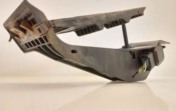 BMW X3 E83 Accelerator throttle pedal