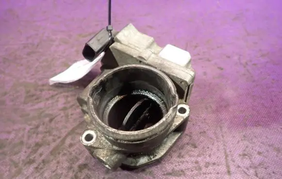 Volkswagen Polo Throttle body valve 045128063D