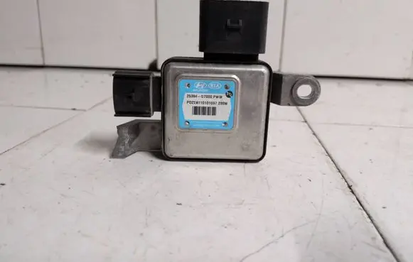 Hyundai Kona I Fan control module 25384G7000