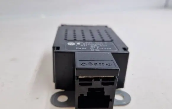 Volkswagen Golf VI Aerial antenna amplifier 5M0035570B 7617310031