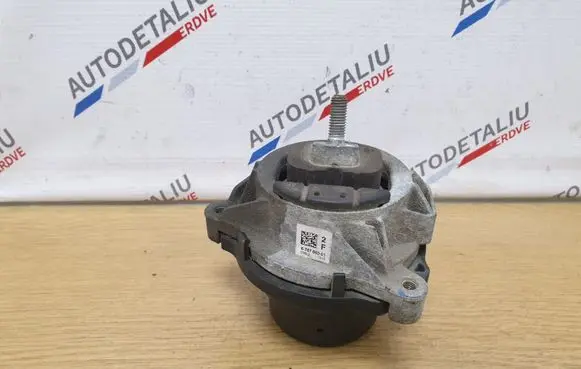 Engine mount bracket