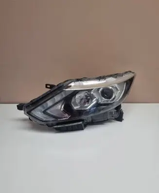 Nissan Qashqai Headlight/headlamp E1313899L 10018015