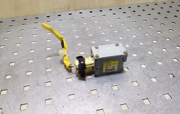 Mitsubishi Pajero Airbag deployment crash/impact sensor MR551787