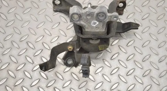 Toyota Prius (XW30) Engine mount bracket