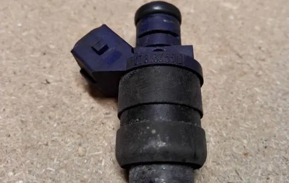 Audi A6 S6 C5 4B Fuel injector 078133551L