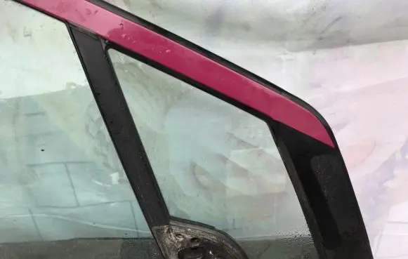 Mercedes-Benz A W168 Front door vent window glass four-door 