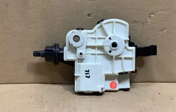 Fuel tank cap lock