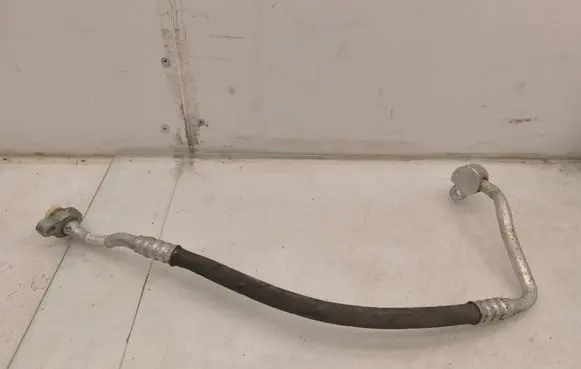 Volvo V40 Air conditioning (A/C) pipe/hose 31390481