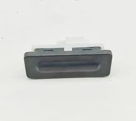 Peugeot 2008 II Tailgate/boot open switch button 9820395580