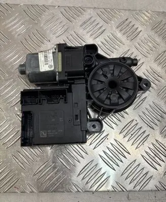 Volkswagen Golf VI Front door window regulator motor 3C0959793B 918431110