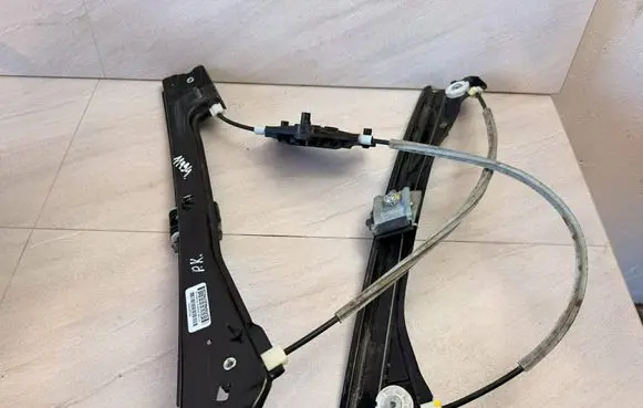 Volkswagen Jetta VI Front window lifting mechanism without motor 5C6837461