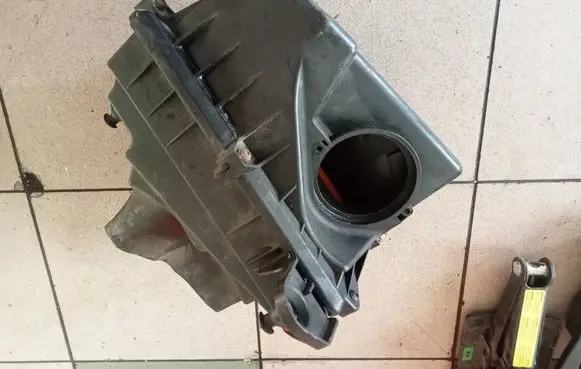Ford Focus C-MAX Air filter box 3M519600AG