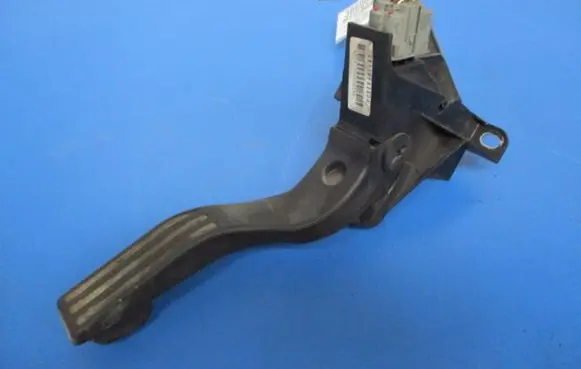 Ford Mondeo Mk III Accelerator throttle pedal 2S719F836DA
