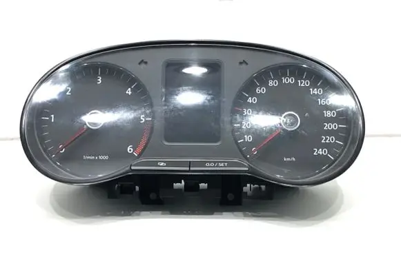 Volkswagen Polo V 6R Speedometer (instrument cluster) 6R0920861E