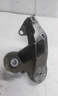 Engine mounting bracket