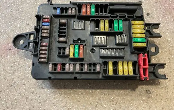 BMW M4 F82 F83 Fuse module 9389070
