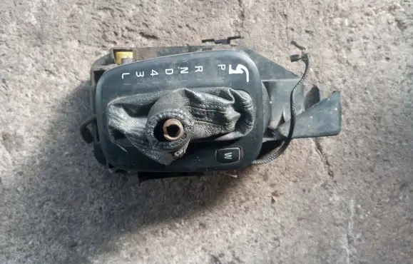 Volvo S80 Gear shifter/selector P08699384