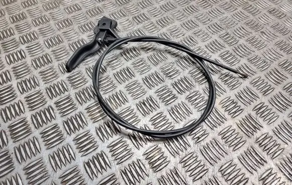 Engine bonnet (hood) release handle