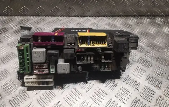 Mercedes-Benz E A207 Fuse box set 2129005401 A2129005401