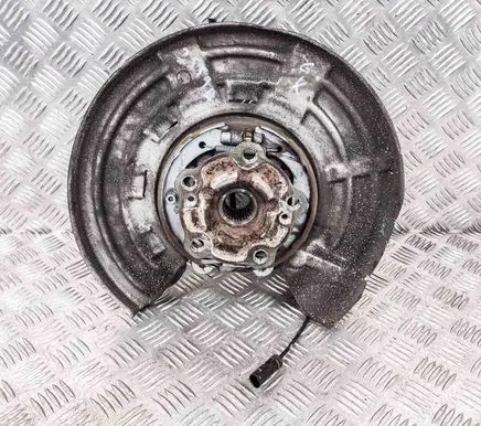 BMW M4 F82 F83 Rear wheel hub 2411843 2284881