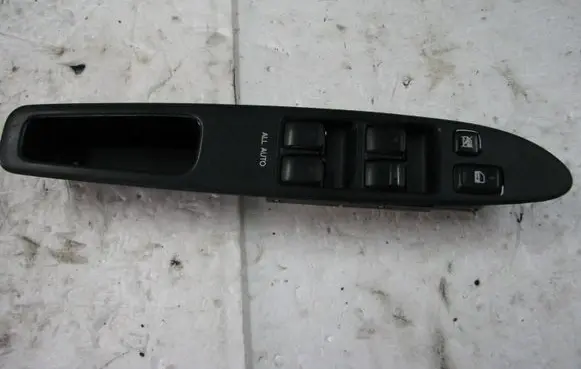 Toyota Avensis Verso Electric window control switch 8404044020
