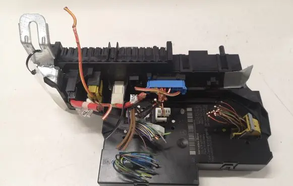 Mercedes-Benz E W212 Fuse module 5DK00962056 2129003702