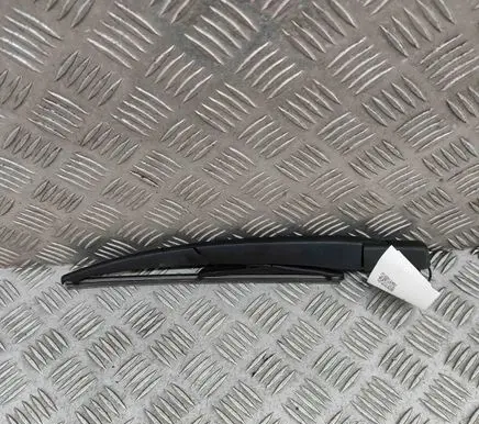 Rear wiper blade arm