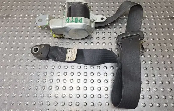 Nissan Pathfinder R51 Front seatbelt S27730423 7P2350P