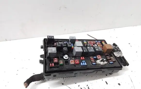 Opel Insignia A Fuse module 13275882