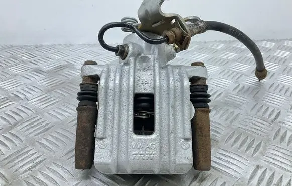 Volkswagen Golf Plus Rear brake caliper 451F