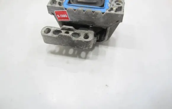 Volkswagen Touran I Engine mount bracket 1K0199262BA