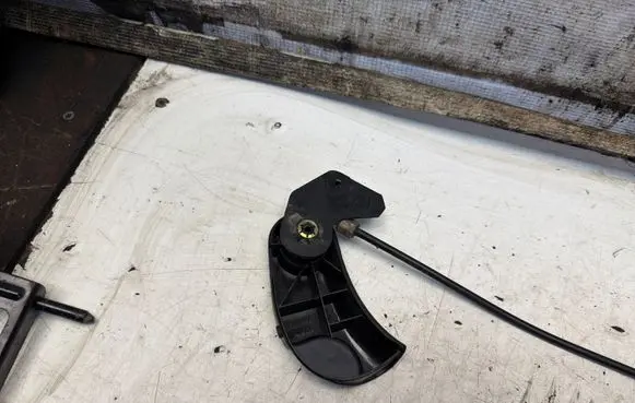 BMW 3 E46 Engine bonnet (hood) release handle 11970213