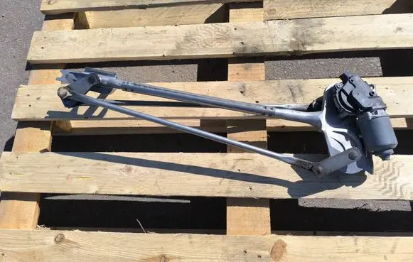 Chevrolet Corvette C7 Front wiper linkage and motor 22756324
