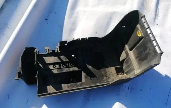 Opel Vectra C Battery box tray 24413805